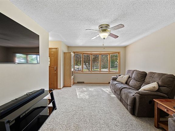5th image of 115 Primrose Ln
