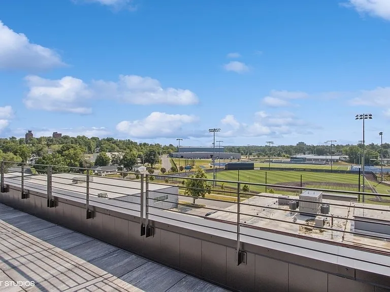 The Leo at the Hub Apartments — Photo 3