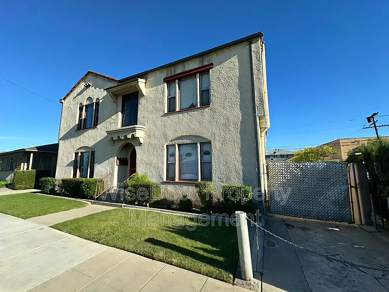 1030 Leonard Ave #6 — Photo 14