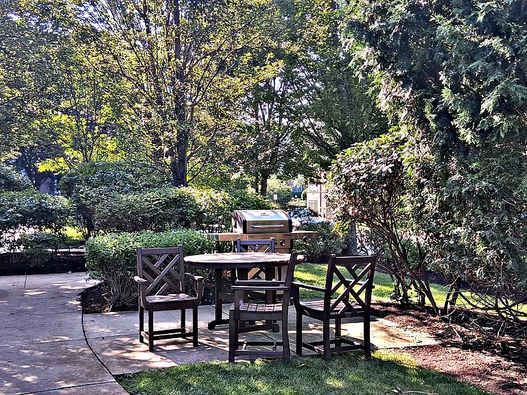 Inviting Outdoor Common Areas and Grilling