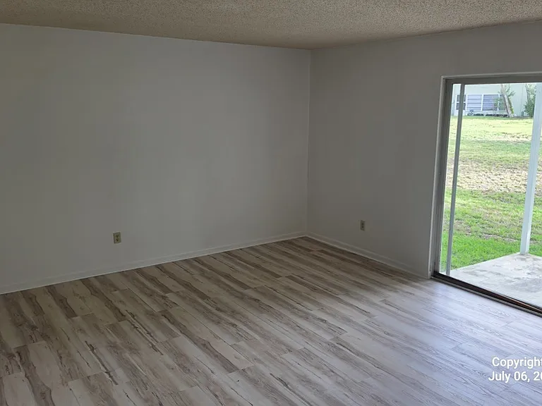 593 Fairways Cir — Photo 4