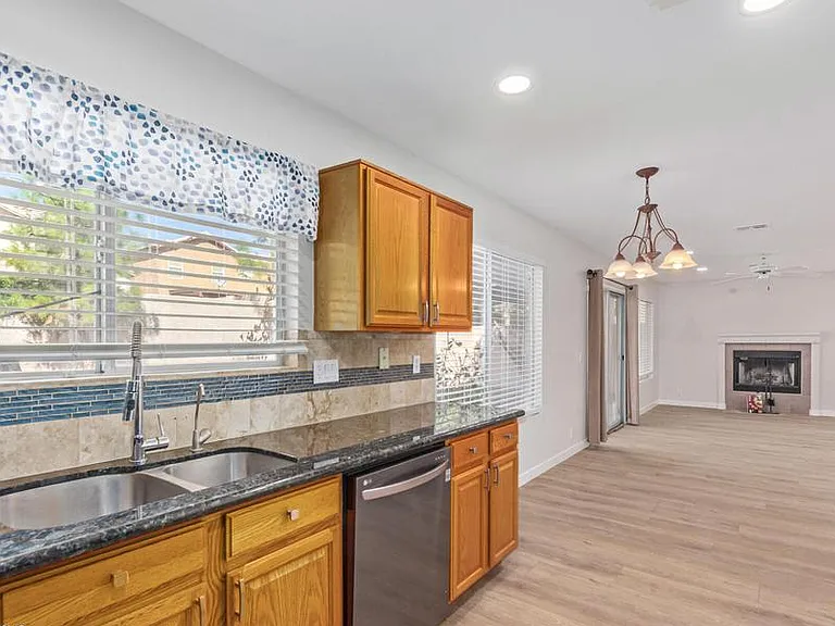1338 E Grovers Ave — Photo 10