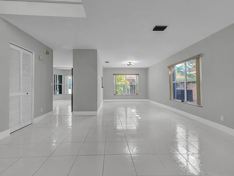 10820 Buttonwood Lake Dr — Photo 5