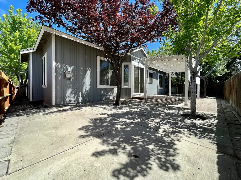 7481 Celeste Dr — Photo 22