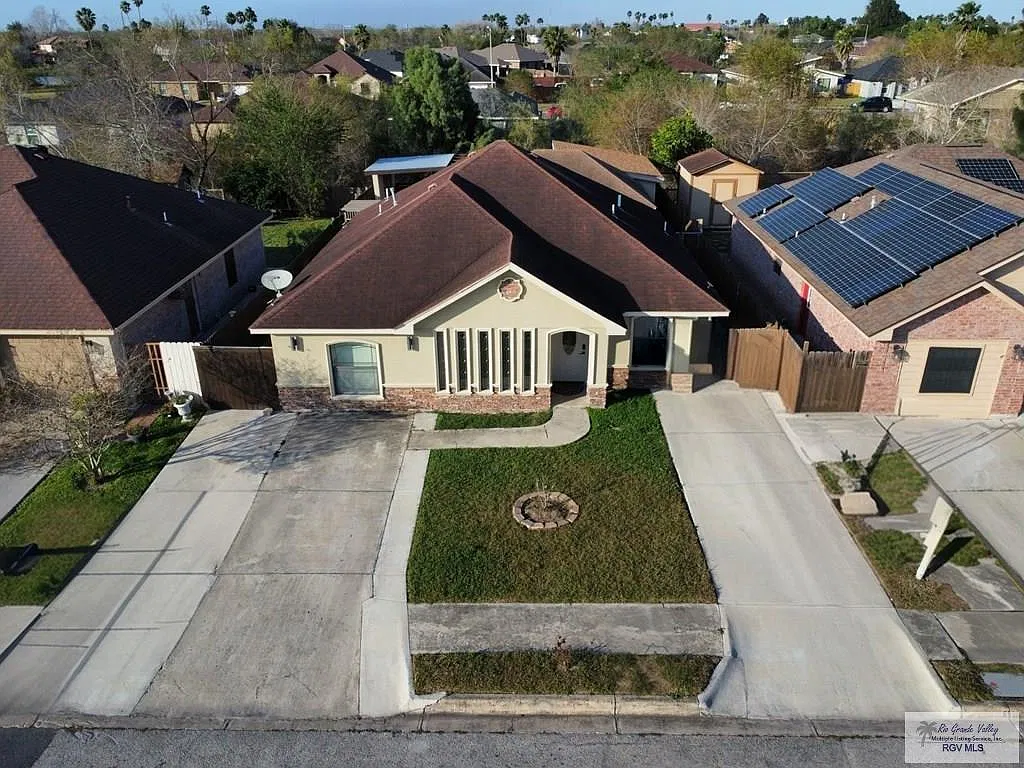 4 bed, 2.5 bath, 1348 sqft, $2,200 — Photo 3