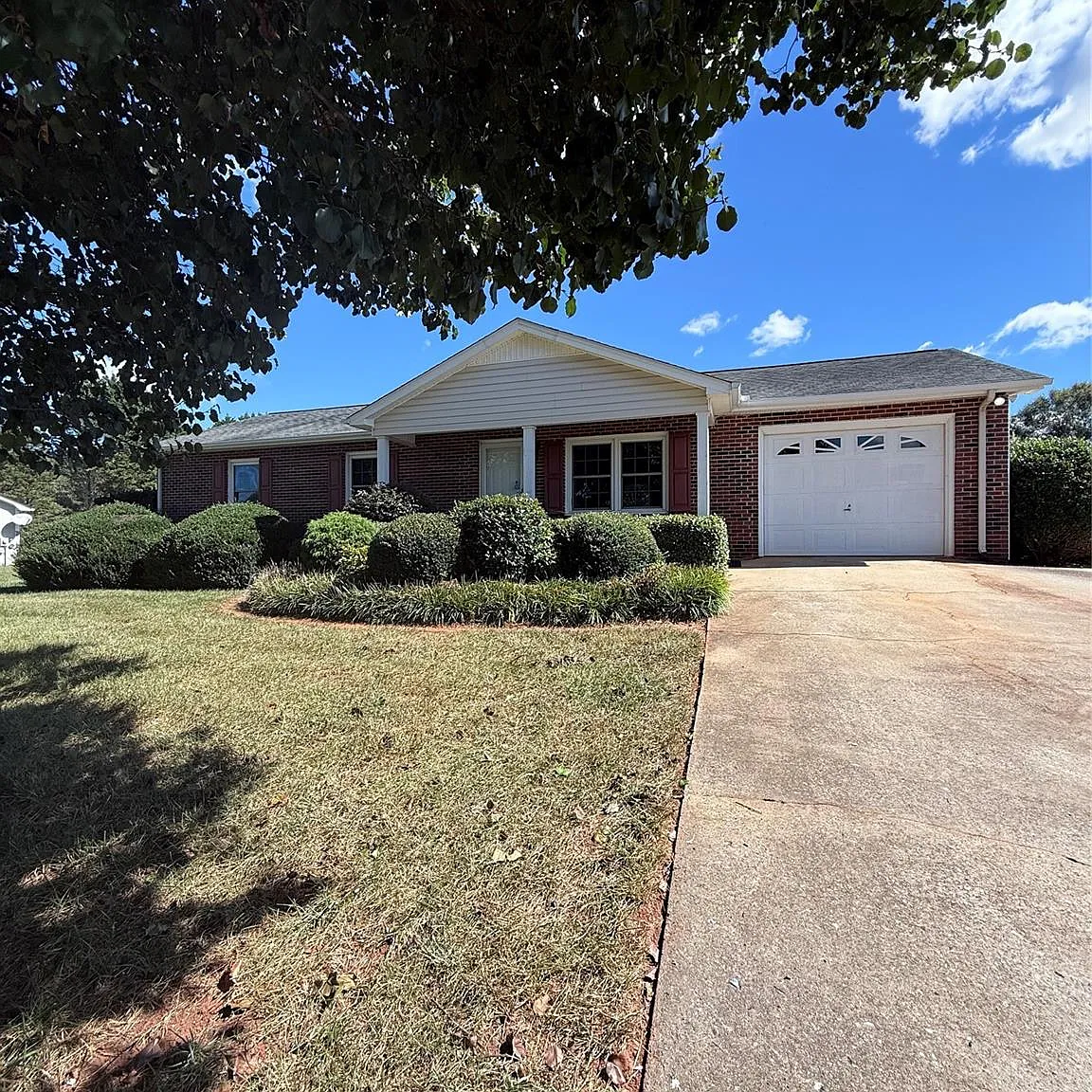 3 bed, 2.0 bath, $1,600 — Photo 1