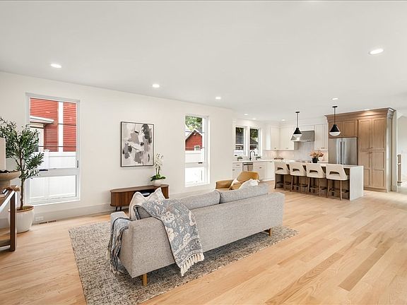 3rd image of 18 Grant St