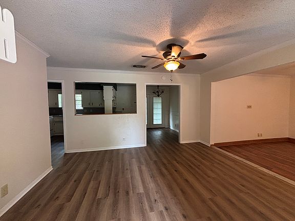 3rd image of 828 Edgewood St