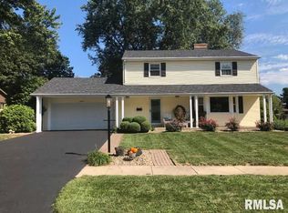 1001 Hampton Rd, Washington, IL 61571