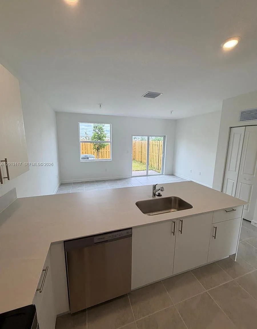 2643 SE 27 ST — Photo 4