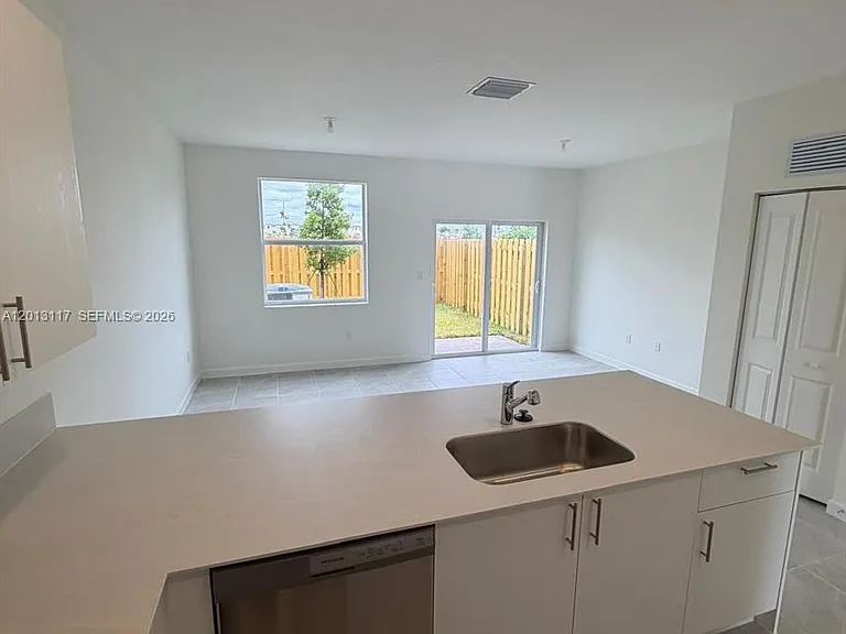 2643 SE 27th St #2643 — Photo 5