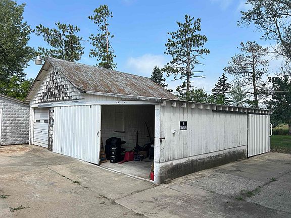 4th image of 400 N Farmer St