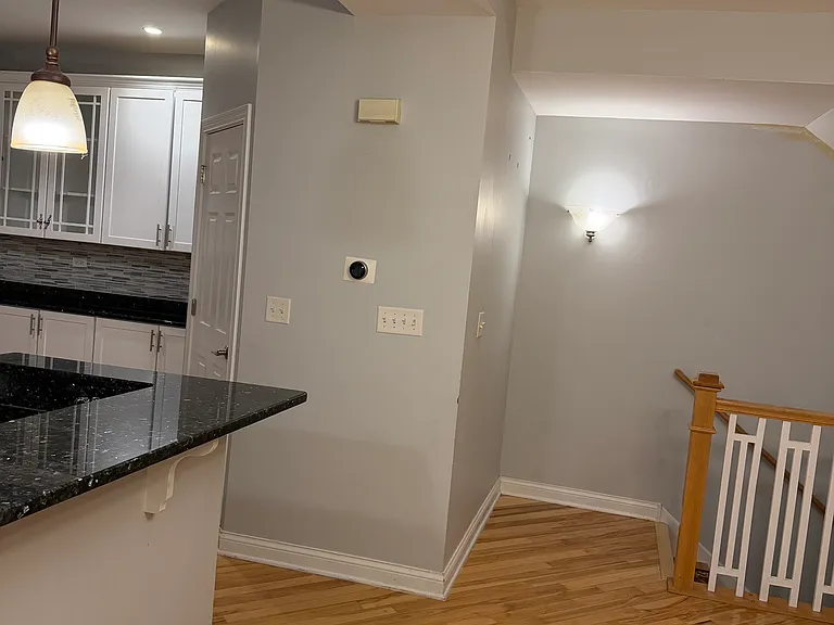104 S Myrtle Ave — Photo 7