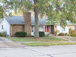 1402 Silverleaf Ln, Saint Louis, MO 63146