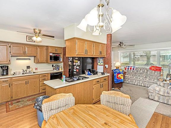 5th image of 451 Park Dr