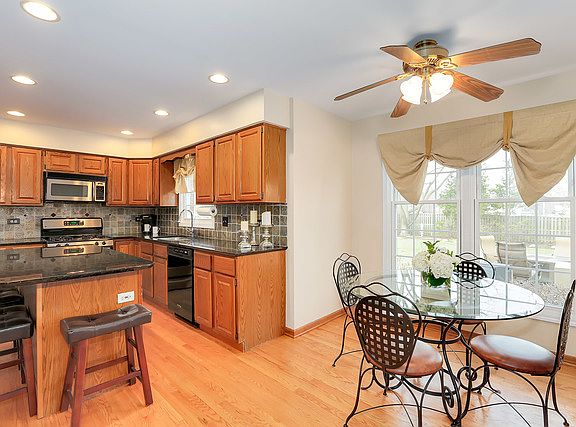 4th image of 1510 Rosewood Ave