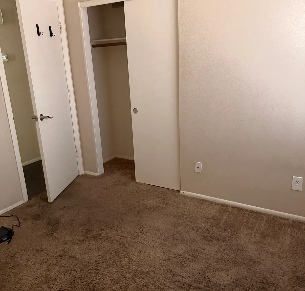 3 bed, 1384 sqft, $700 — Photo 1