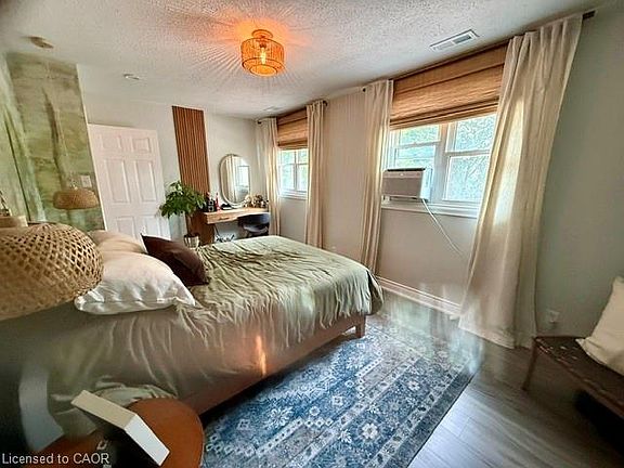 4th image of 93 Cloverdale Ave