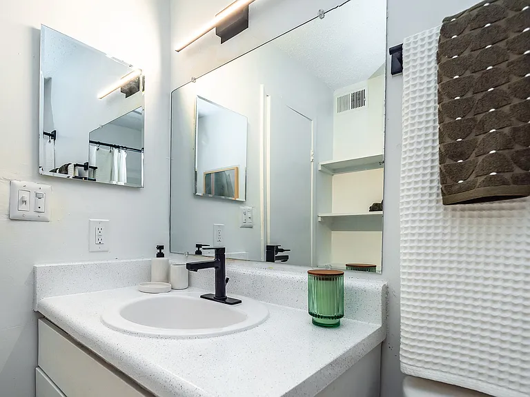ReNew on Ridgewood Apartments — Photo 24