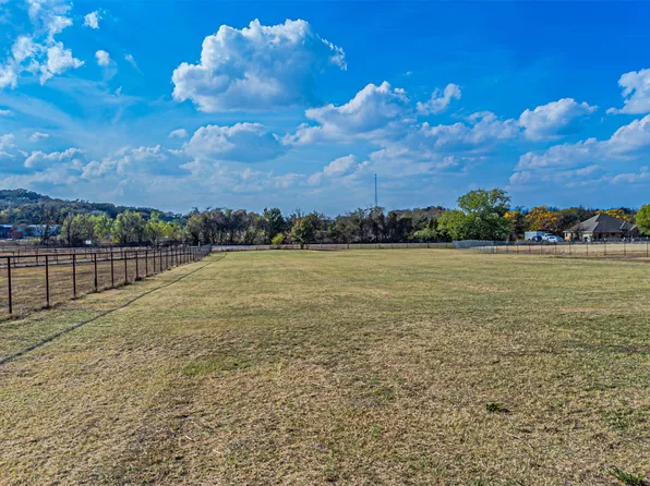 2121 Rock Creek Rd, Crowley, TX 76036