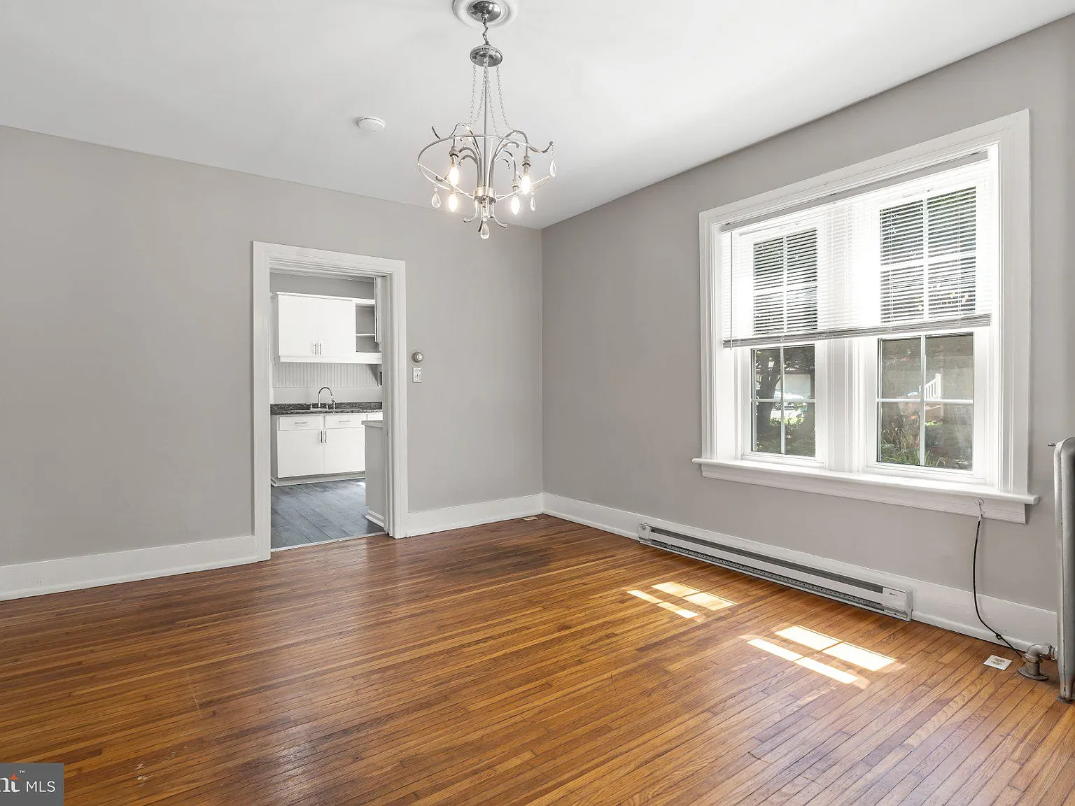 2 bed, 1.0 bath, 950 sqft, $1,375 — Photo 3