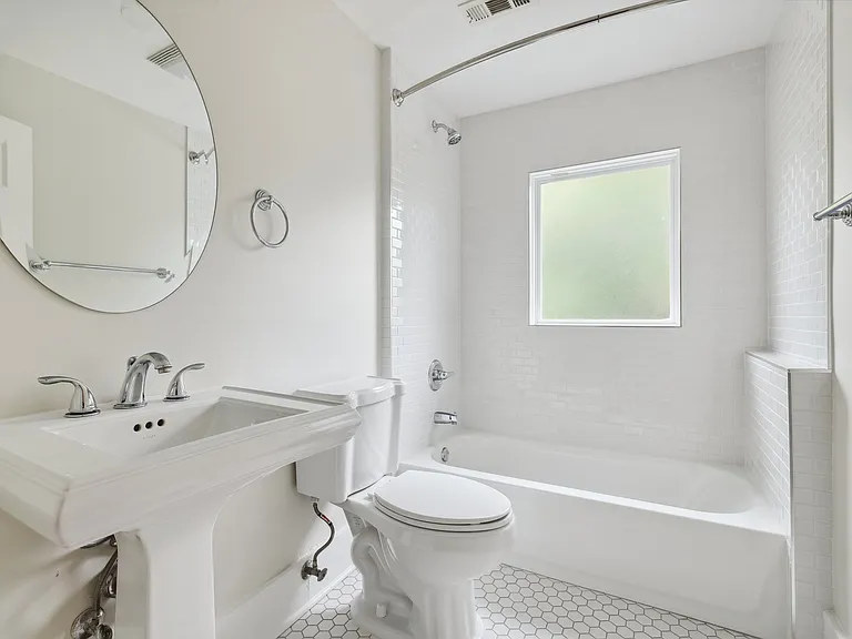 1106 Lawrence Ave — Photo 19