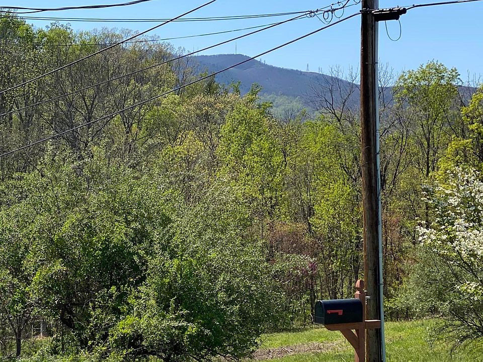 2nd image of 7614 Berganblick Ln