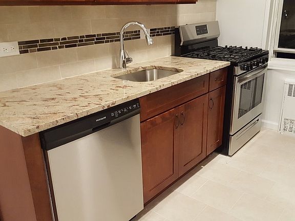 4th image of 14325 84th Dr APT 1J