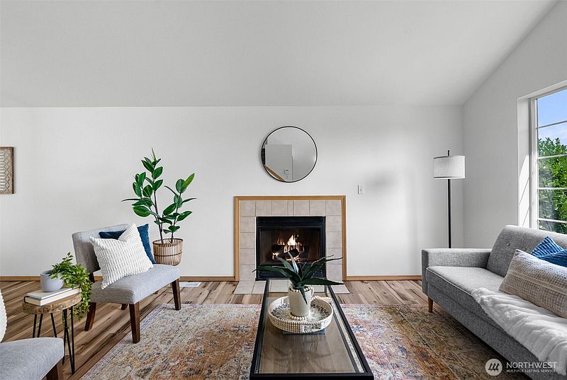5th image of 7307 Morning View Avenue NE