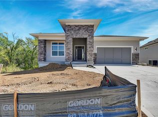 9417 Aurora St, Lenexa, KS 66220