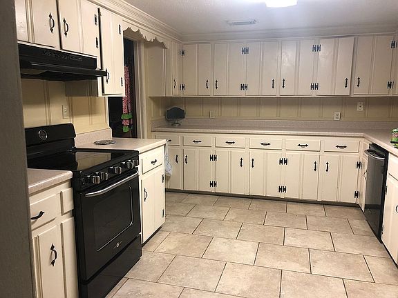 Kitchen feat ALL cabinetry 