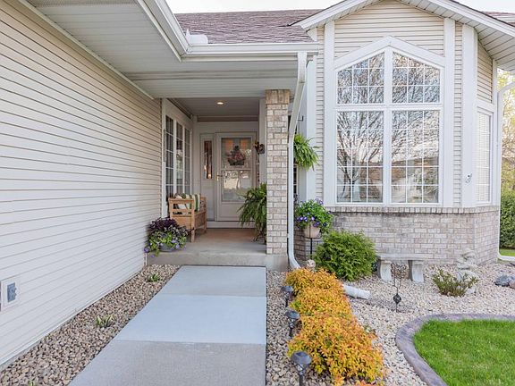3rd image of 4157 Black Oaks Ln N