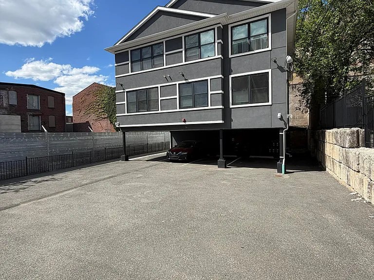 79 Warren St — Photo 9
