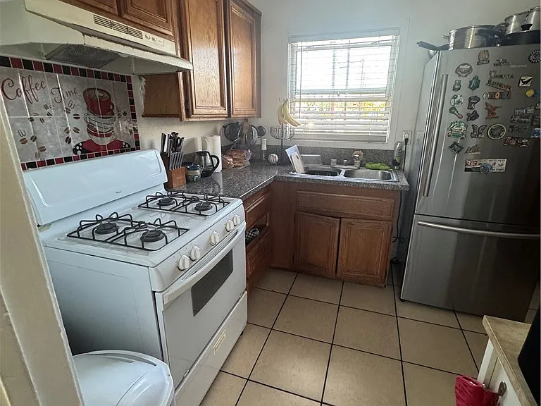 9719 Belmont St — Photo 7
