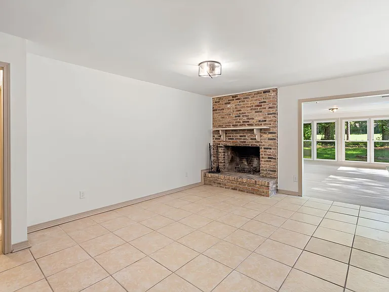 167 Rolling Hill Dr — Photo 3