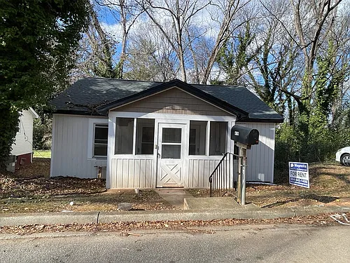 419 Douglas St Photo 1