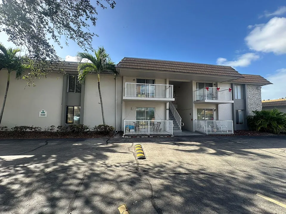 1830 Maravilla Ave #309