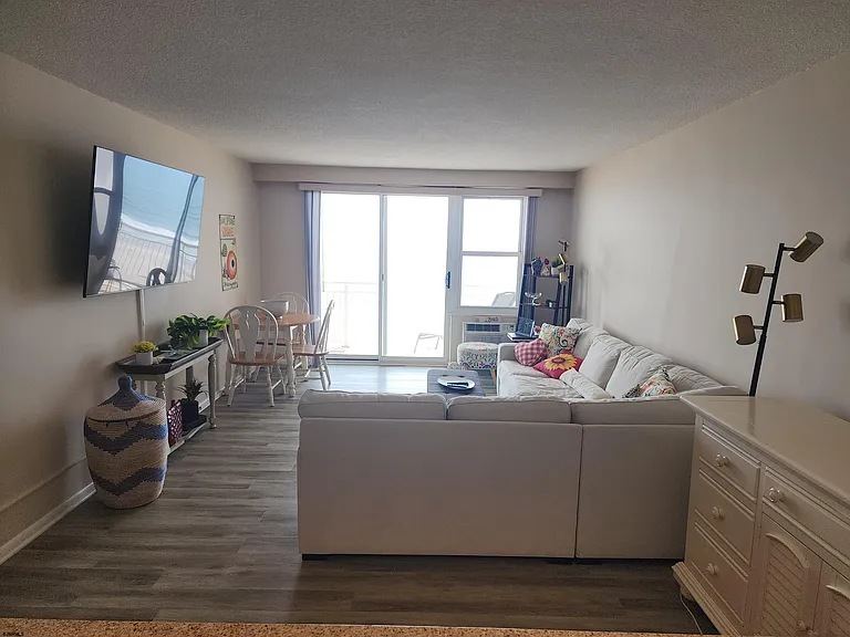 9400 Atlantic Ave #1005 — Photo 3