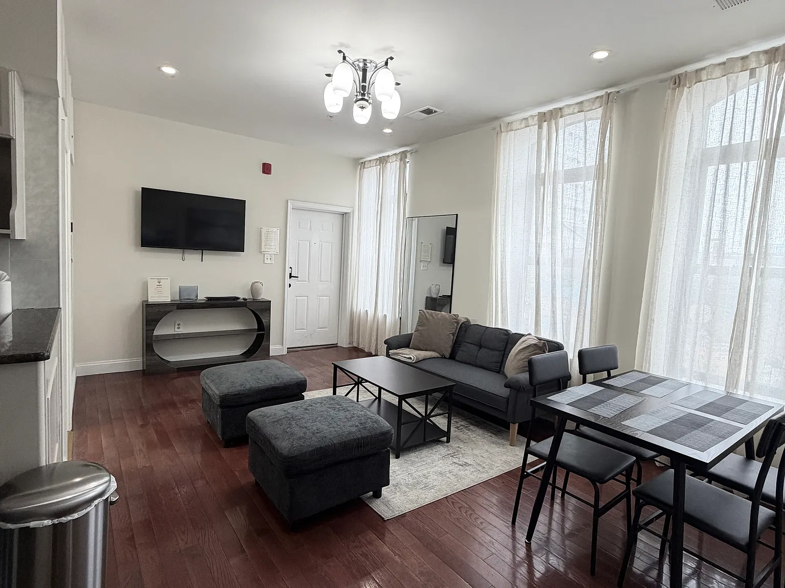 2 bed, 700 sqft, $1,750 — Photo 4