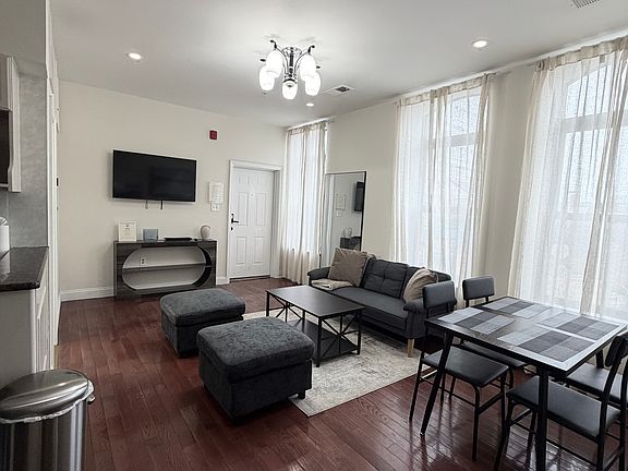 4th image of 217 N 11th St APT 301