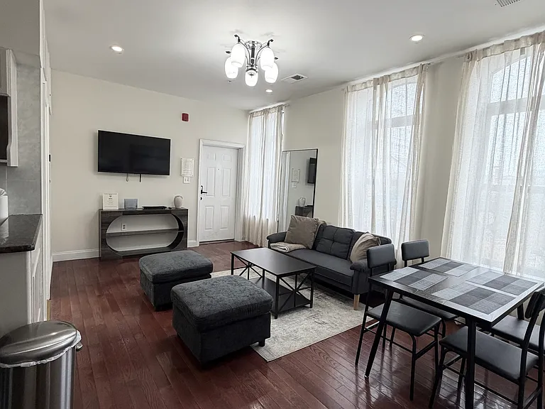 217 N 11th St #301 — Photo 4