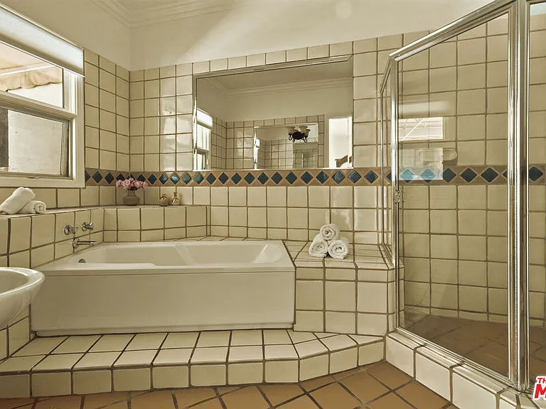 3780 1/2 Multiview Dr — Photo 23