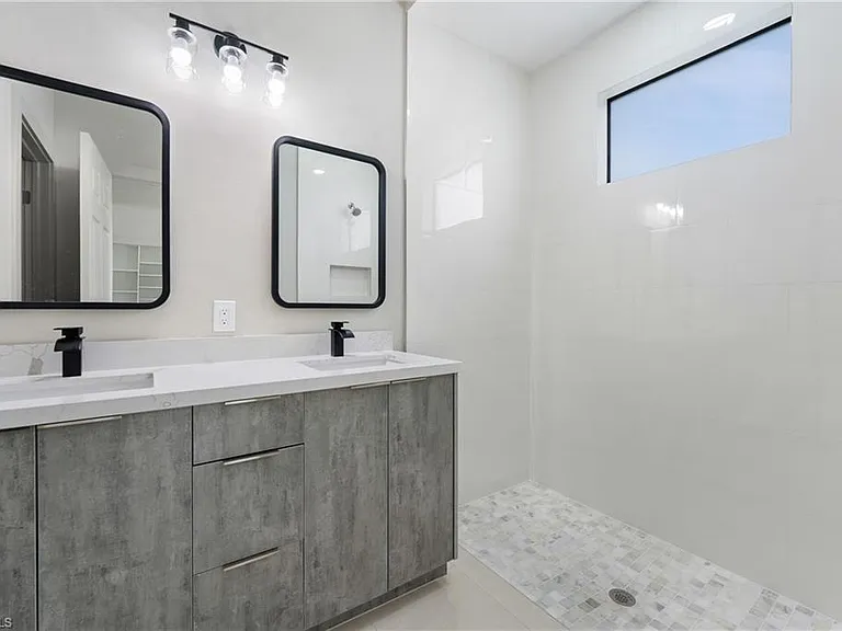 2903 37th St W — Photo 9