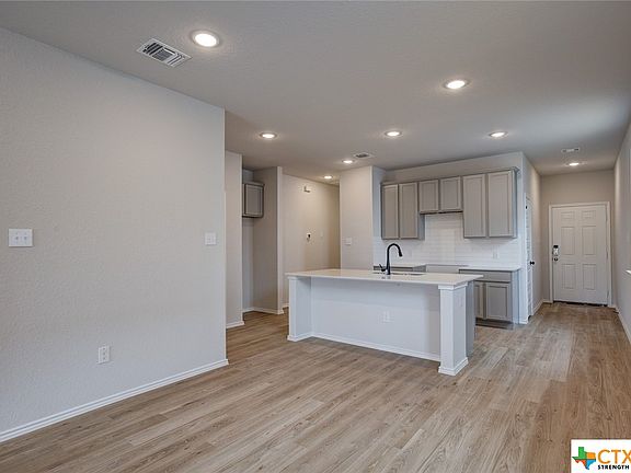 5th image of 1422 Prynne St