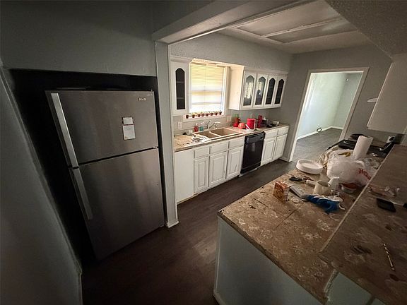 3rd image of 608 Donlee Rd
