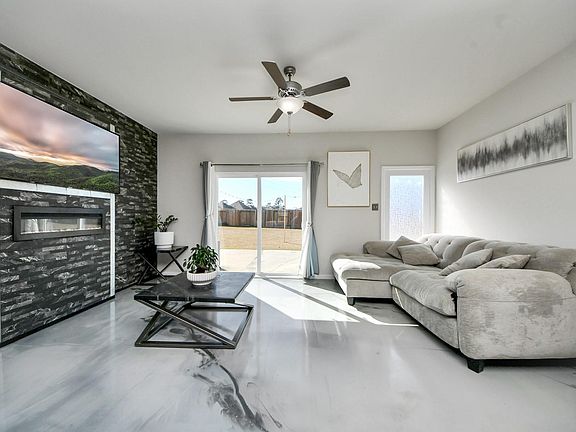 4th image of 15203 Albert Oak Dr