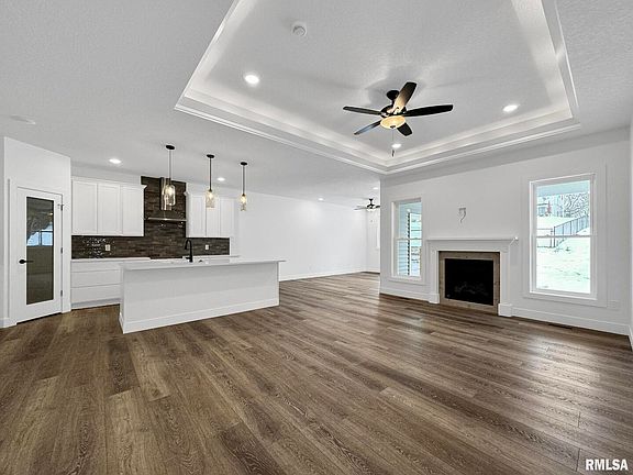 4th image of 4021 Meadowlark Ct