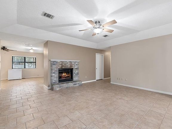 4th image of 4520 Kingsdale Dr
