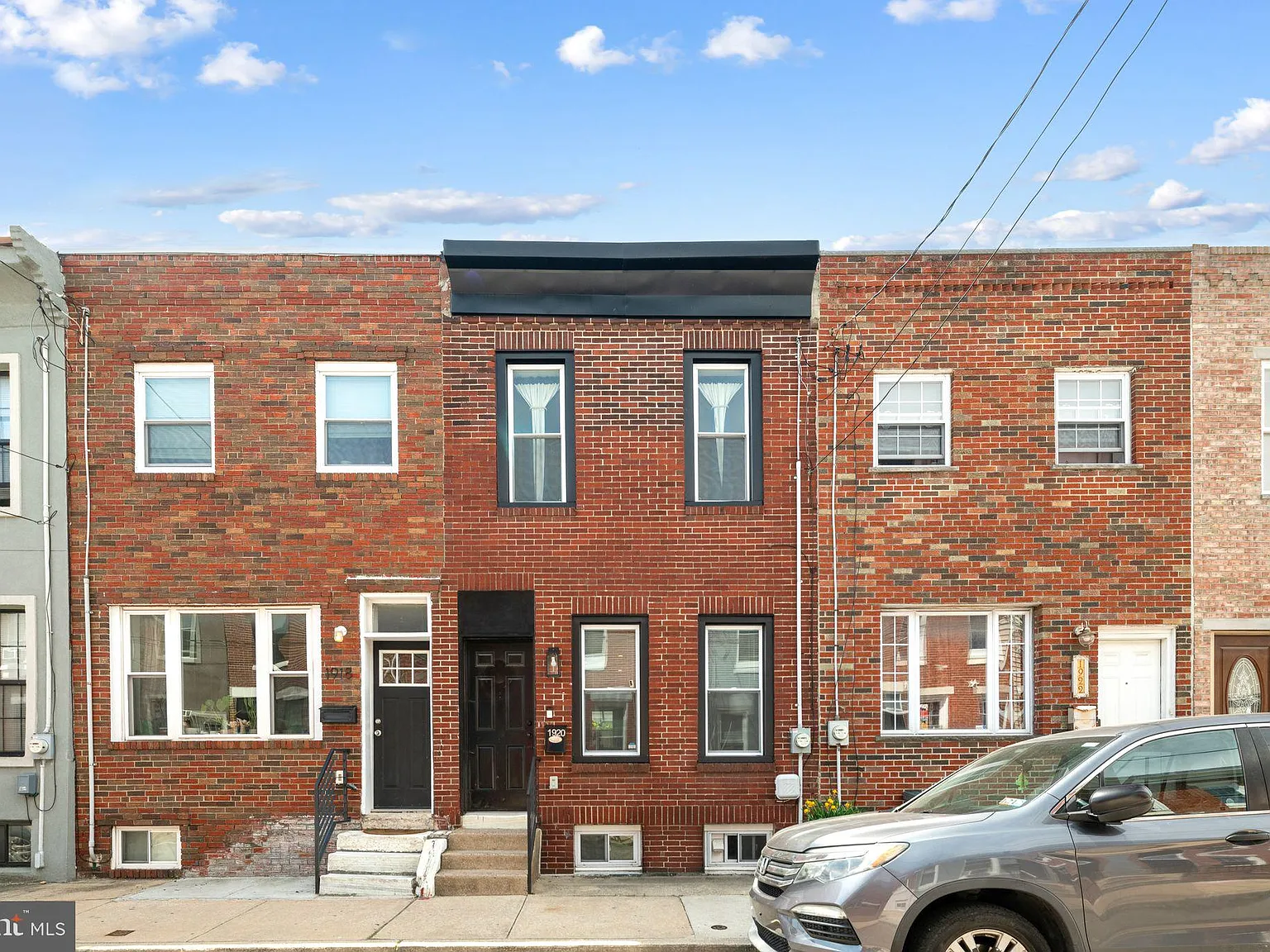 2 bed, 1.5 bath, 908 sqft, $2,200 — Photo 1