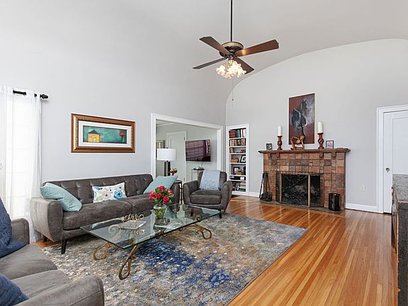 3rd image of 2875 Kalmia Pl